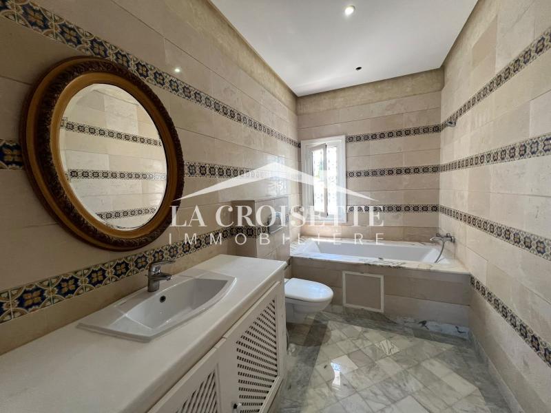 Duplex S+3 meublé à Gammarth 